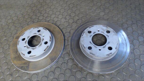 Foto: BREMSSCHEIBEN VORN eines Toyota Yaris 1.0 CD
