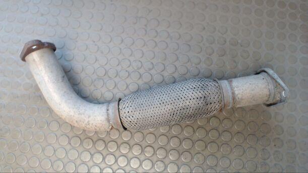 Foto: AUSPUFFROHR VORN eines Ford Mondeo 2.2 TDCi