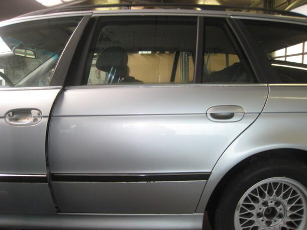 Foto: TÜR HINTEN LINKS eines BMW 528i touring