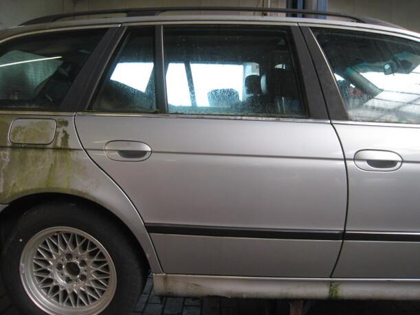 Foto: TÜR HINTEN RECHTS eines BMW 528i touring