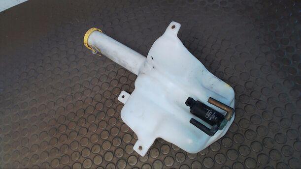 Foto: SCHEIBENWASCHBEHÄLTER eines Ford Mondeo Turnier 16V CD