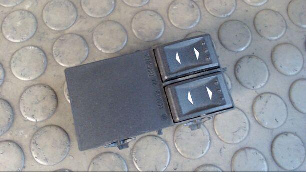 Foto: FENSTERHEBERSCHALTER eines Ford Mondeo 2.0  Turnier EX