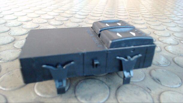 Foto: FENSTERHEBERSCHALTER eines Ford Mondeo 2.0  Turnier EX