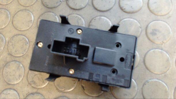 Foto: FENSTERHEBERSCHALTER eines Ford Mondeo 2.0  Turnier EX