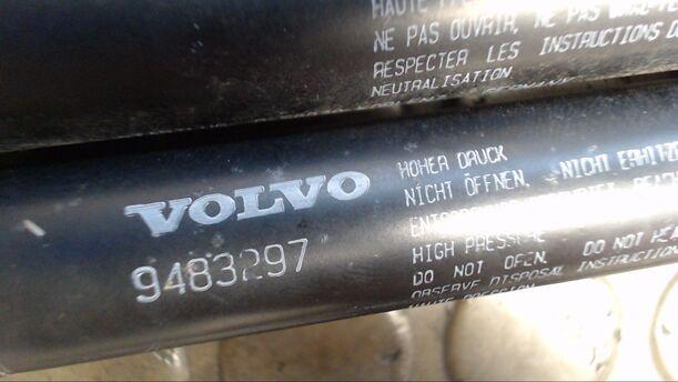 Foto: HECKKLAPPENDÄMPFERPAAR eines Volvo S80 2.5 D