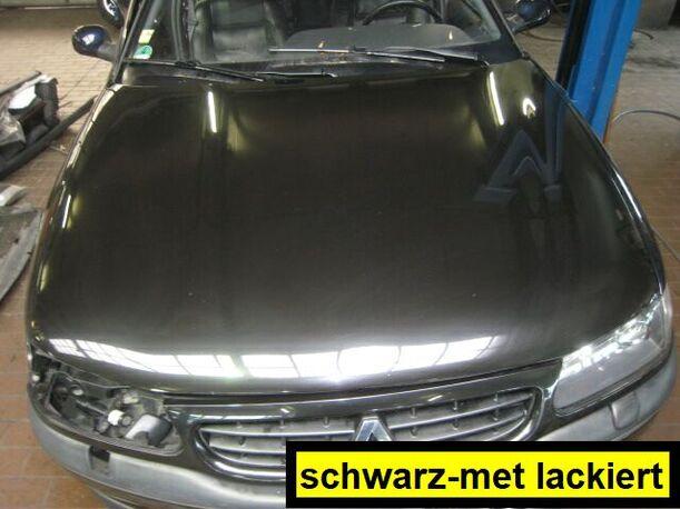 Foto: MOTORHAUBE eines Renault Safrane 2.5 20V Top