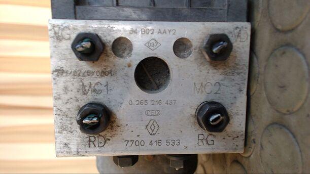 Foto: HAUPTBREMSAGGREGAT ABS eines Renault Safrane 2.5 20V Top