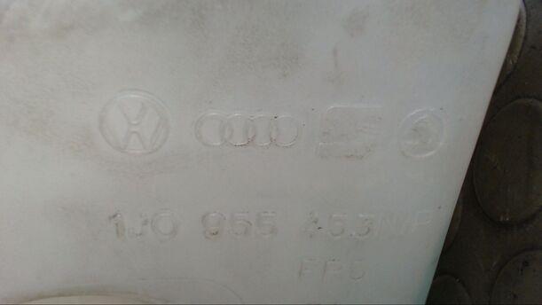 Foto: SCHEIBENWASCHBEHÄLTER eines Skoda Octavia 1.9 TDI Classic
