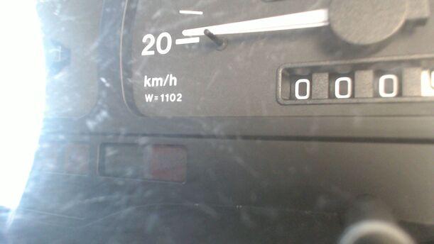 Foto: TACHOEINHEIT eines Opel Astra GL
