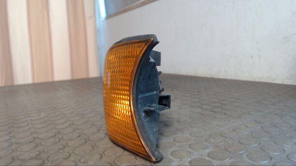 Foto: BLINKER VORN RECHTS eines BMW 520i 24V GL
