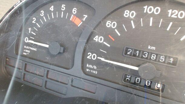 Foto: TACHOEINHEIT eines Opel Astra GL