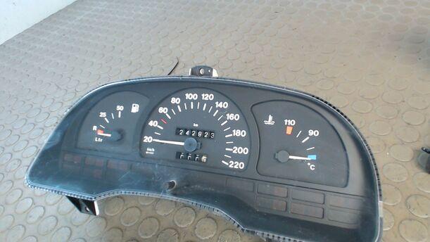 Foto: TACHOEINHEIT eines Opel Astra GL D