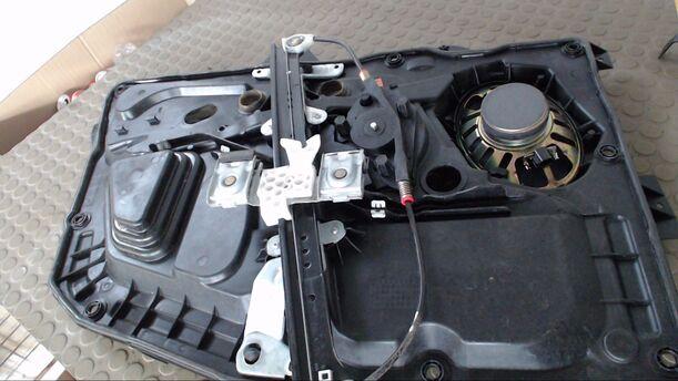 Foto: FENSTERHEBER ELEKTR VORN RECHTS (4/5-TÜRER) eines Ford Fiesta 1.4 CD
