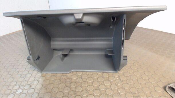 Foto: HANDSCHUHFACH eines Ford Fiesta 1.4 CD Diamant