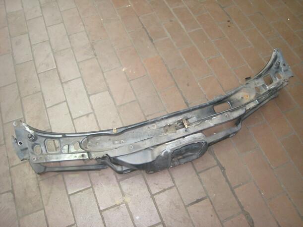 Foto: FRONTBLECH eines VW Passat Variant 1.8 EX