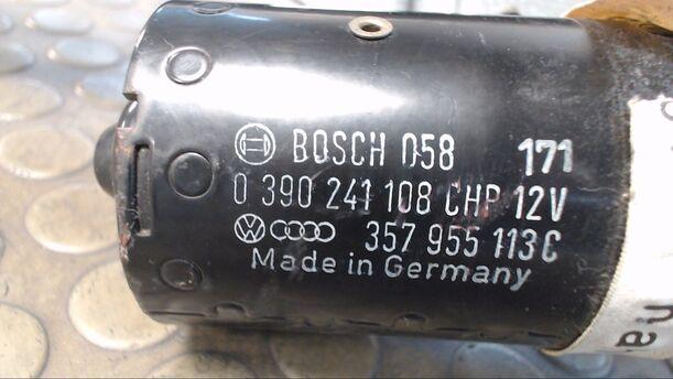 Foto: SCHEIBENWISCHERMOTOR VORN eines VW Passat Variant 1.8 EX
