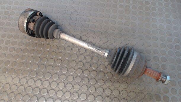 Foto: ANTRIEBSWELLE LINKS eines VW Passat Variant 1.8 EX