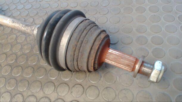 Foto: ANTRIEBSWELLE LINKS eines VW Passat Variant 1.8 EX