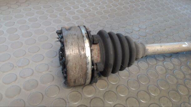 Foto: ANTRIEBSWELLE LINKS eines VW Passat Variant 1.8 EX