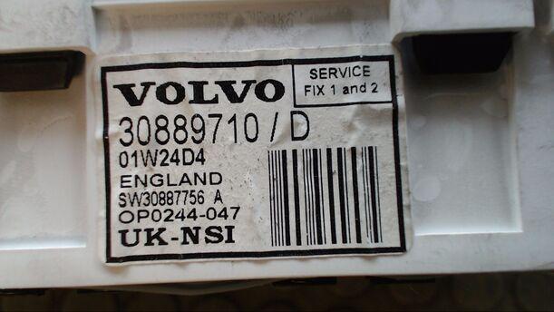 Foto: TACHOEINHEIT eines Volvo V40 1.8 EX
