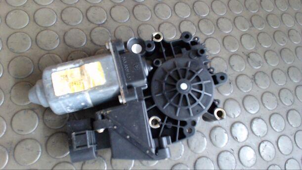 Foto: FENSTERHEBERMOTOR HINTEN LINKS eines Audi A4 Avant 1.8