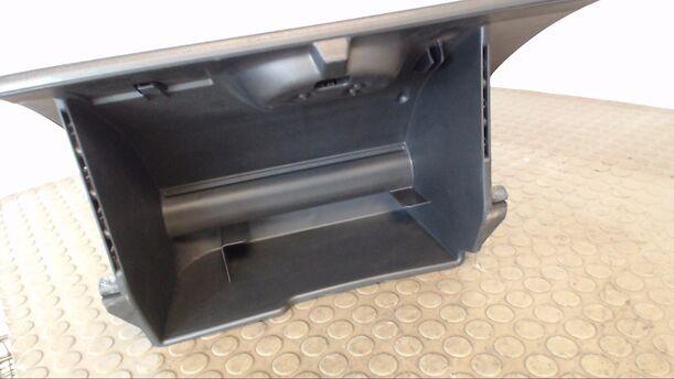 Foto: HANDSCHUHFACH eines Ford Fiesta 1.3 Trendline