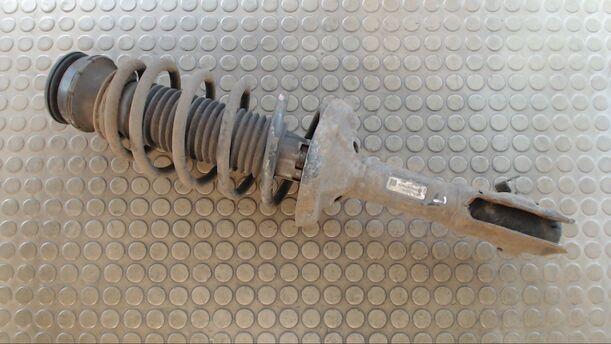 Foto: FEDERBEIN VORN LINKS eines VW Passat Variant 1.8 CD