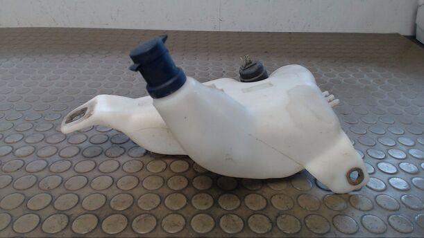 Foto: SCHEIBENWASCHBEHÄLTER eines Fiat Punto 1.9 JTD