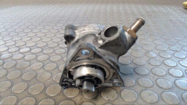 Foto: VAKUUMPUMPE eines Fiat Punto 1.9 JTD CL