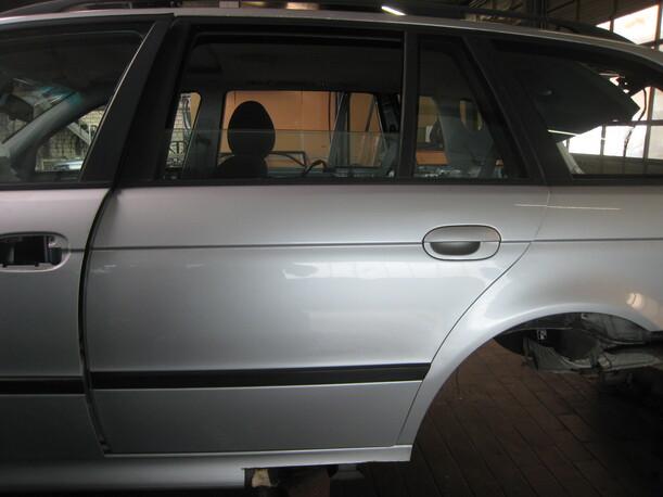 Foto: TÜR HINTEN LINKS eines BMW 523i touring CD