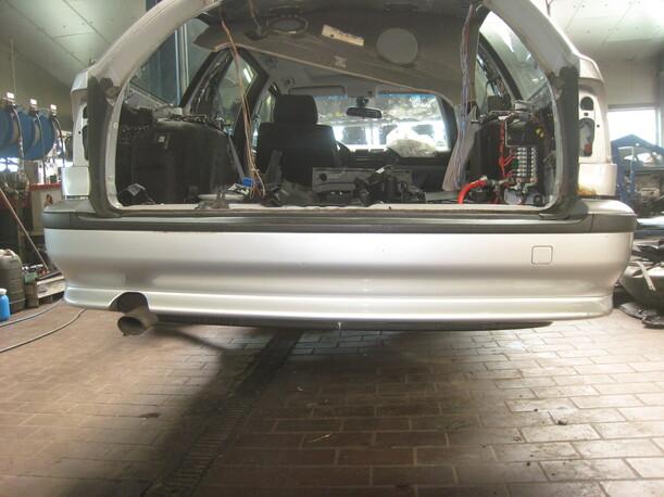 Foto: STOßSTANGE / STOSSFÄNGER HINTEN eines BMW 523i touring CD
