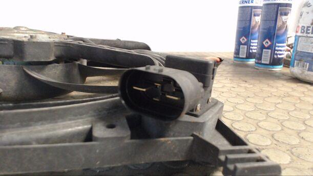 Foto: ELEKTROLÜFTER eines Opel Corsa 1.0 12V 9U71Y2