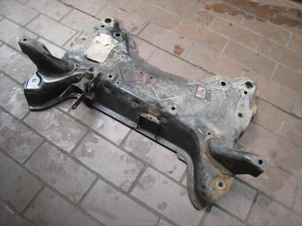 Foto: ACHSKÖRPER / ACHSE VORN eines Peugeot 307 75