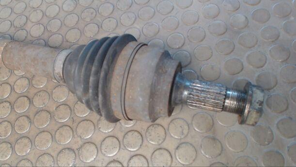 Foto: ANTRIEBSWELLE LINKS eines Peugeot 307 75