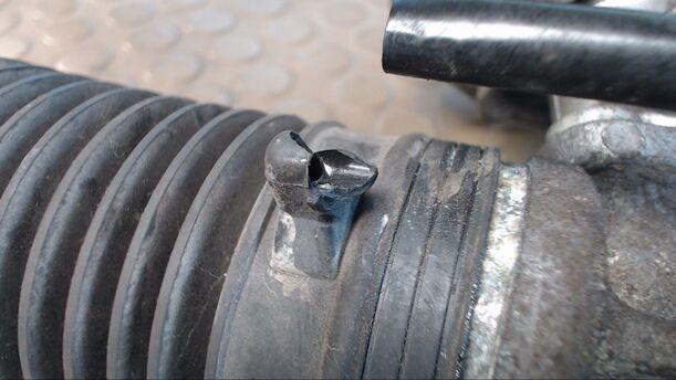 Foto: SERVOLENKUNG eines Peugeot 307 75