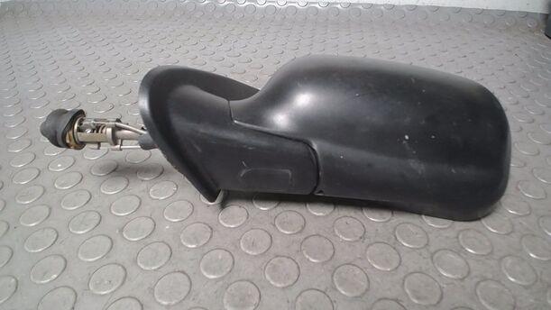 Foto: AUSSENSPIEGEL MECH. INNENVERSTELLB LINKS eines VW Caddy Pickup 9U71Y2