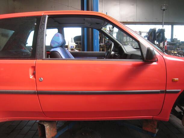 Foto: TÜR VORN RECHTS (2/3-TÜRER) eines Peugeot 106 9U71Y2