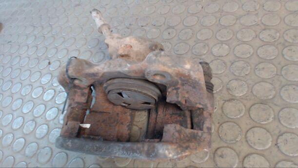 Foto: BREMSSATTEL VORN LINKS eines VW Caddy SD 9K9BY1 Family