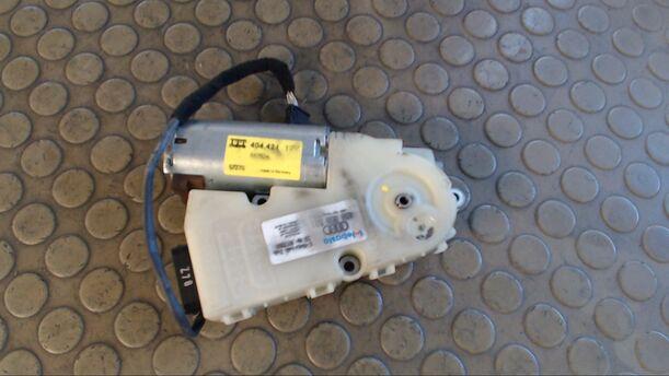 Foto: MOTOR SCHIEBEDACH eines Audi A6 2.4