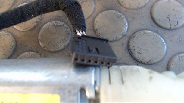 Foto: MOTOR SCHIEBEDACH eines Audi A6 2.4