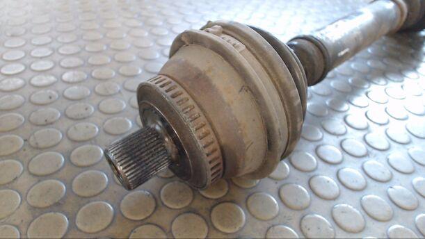 Foto: ANTRIEBSWELLE LINKS (Automatik) eines Audi A6 2.4