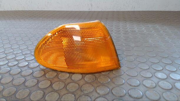 Foto: BLINKER RECHTS eines Opel Astra Caravan 16V