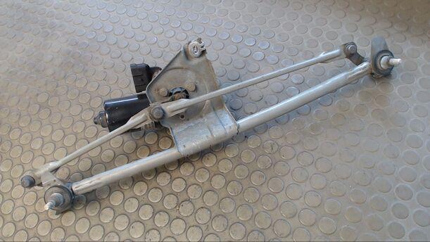 Foto: SCHEIBENWISCHERMOTOR VORN eines Opel Astra Caravan 16V