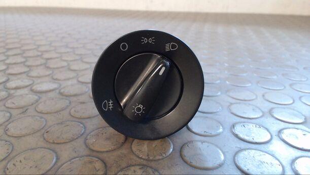 Foto: LICHTSCHALTER eines VW Polo Variant 100