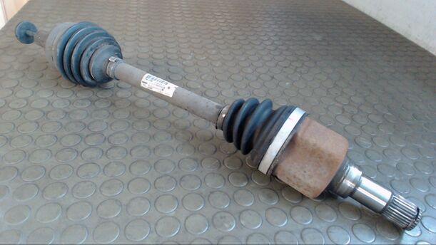 Foto: ANTRIEBSWELLE VORN LINKS eines Volvo V50 1.8