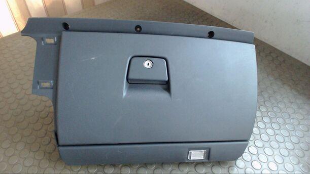 Foto: HANDSCHUHFACH eines Volvo V50 1.8