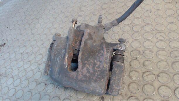 Foto: BREMSSATTEL VORN RECHTS eines Mercedes-Benz 200 E