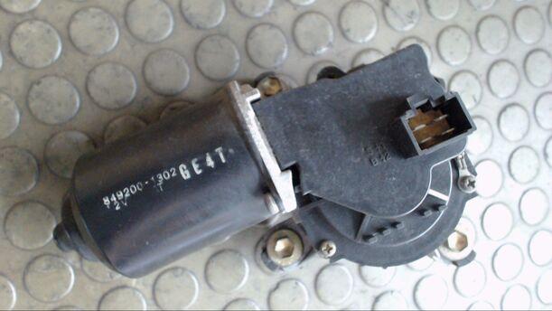 Foto: SCHEIBENWISCHERMOTOR VORN eines Mazda 626 1.9
