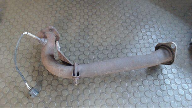 Foto: AUSPUFFROHR VORN eines Mazda 626 1.9