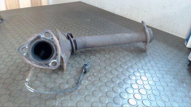 Foto: AUSPUFFROHR VORN eines Mazda 626 1.9